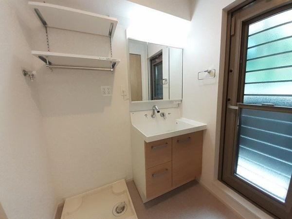 川崎市高津区久地４丁目のアパート