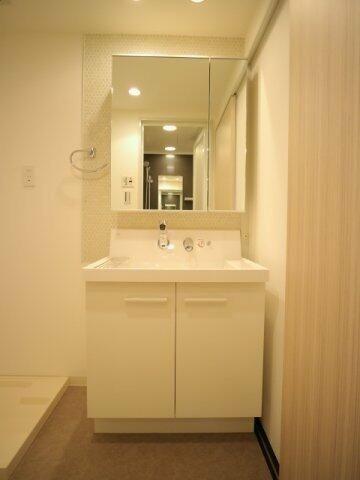川崎市中原区新丸子東2丁目のマンション(洗面台・洗面所)