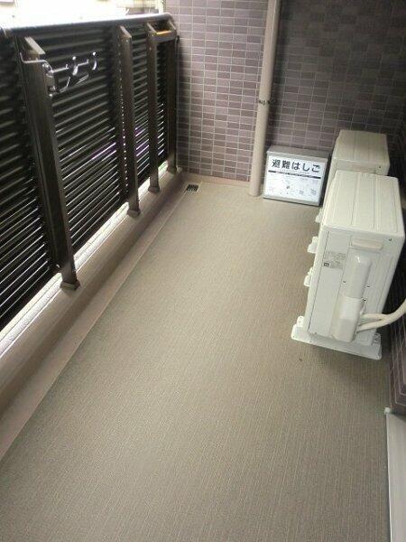 横浜市港北区新横浜1丁目のマンション(バルコニー)