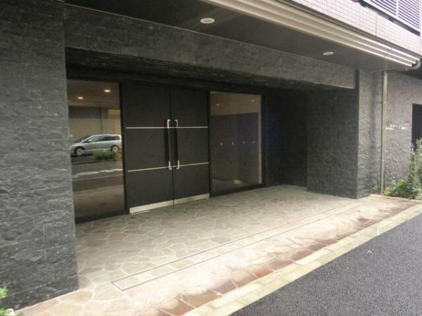 横浜市港北区新横浜1丁目のマンション(エントランス)