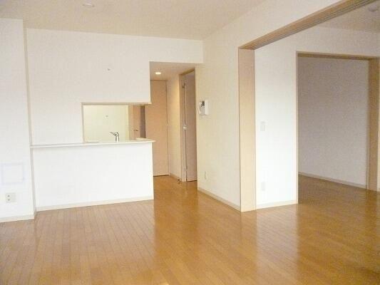 横浜市港北区樽町1丁目のマンション(リビング)