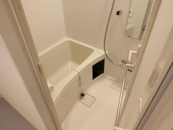 横浜市中区宮川町3丁目のマンション(バス)