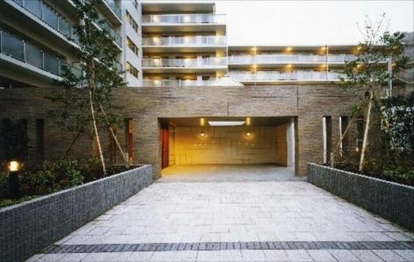 横浜市港北区樽町1丁目のマンション(エントランス)