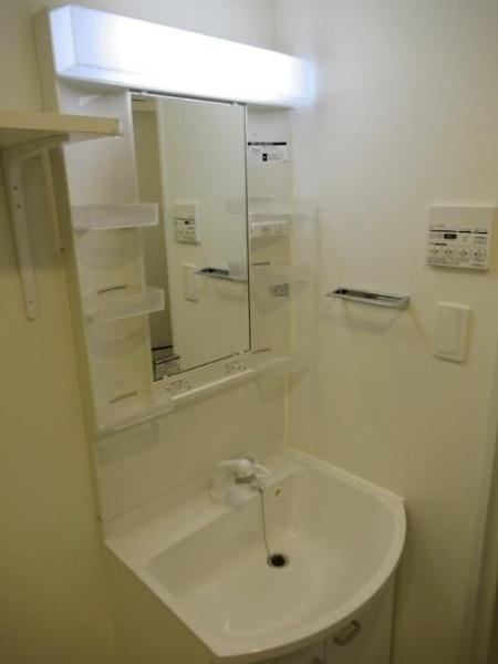 横浜市神奈川区神奈川2丁目のマンション(洗面台・洗面所)