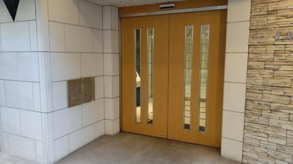 横浜市中区弁天通6丁目のマンション(エントランス)