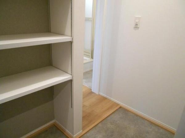世田谷区上用賀1丁目のマンション(玄関)