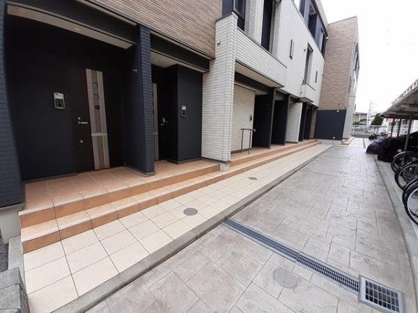 川崎市高津区千年のアパート(エントランス)