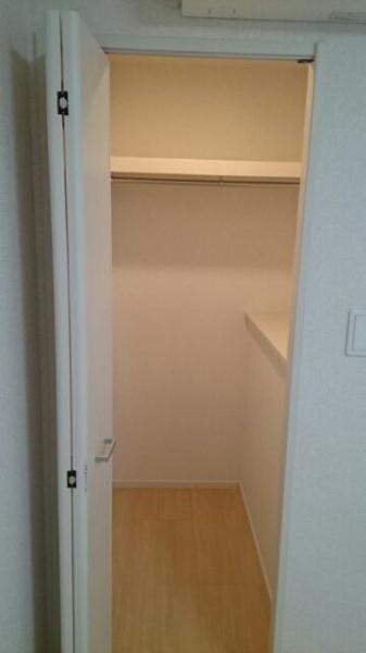 川崎市高津区末長2丁目のマンション(収納)