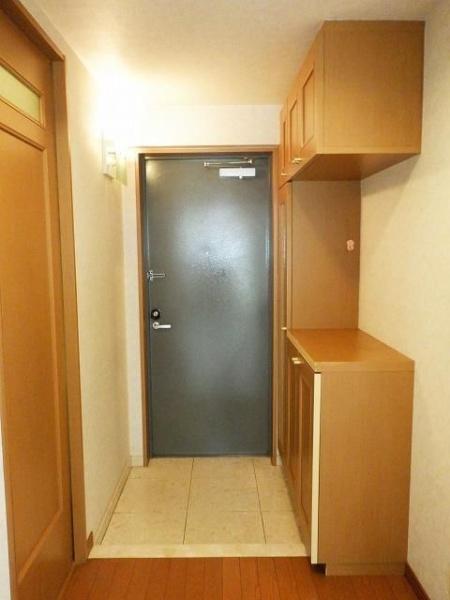 横浜市鶴見区鶴見中央3丁目のマンション(玄関)