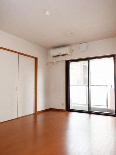 横浜市鶴見区鶴見中央3丁目のマンション(リビング)