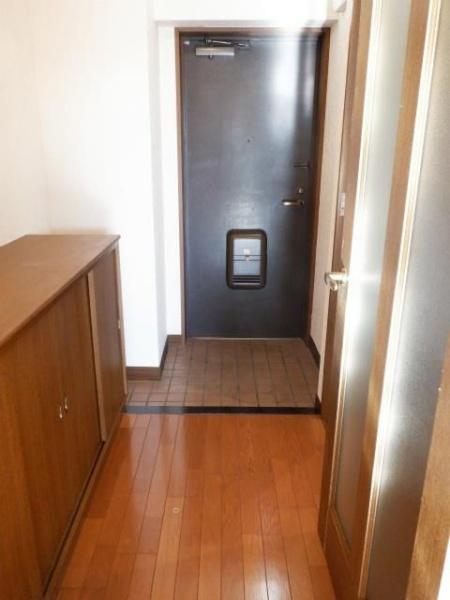 横浜市鶴見区鶴見中央4丁目のマンション(玄関)