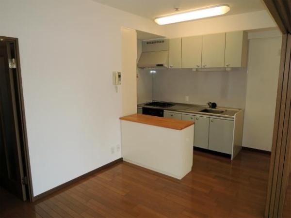 横浜市鶴見区鶴見中央4丁目のマンション(リビング)