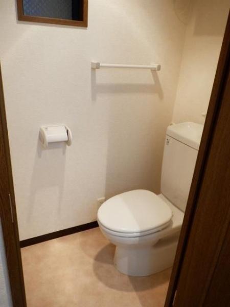 横浜市鶴見区鶴見中央4丁目のマンション(トイレ)