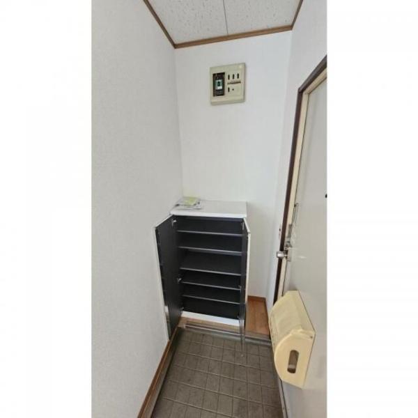 横浜市鶴見区鶴見中央3丁目のアパート(玄関)