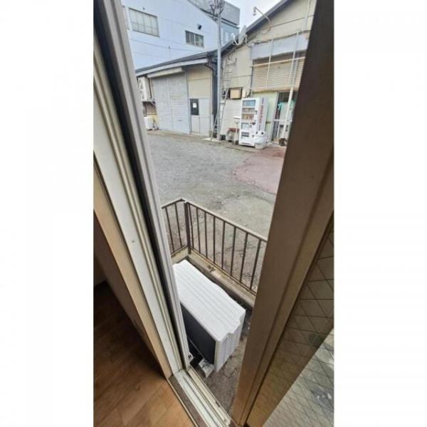 横浜市鶴見区鶴見中央3丁目のアパート(バルコニー)