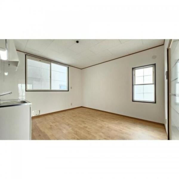 横浜市鶴見区鶴見中央3丁目のアパート(リビング)