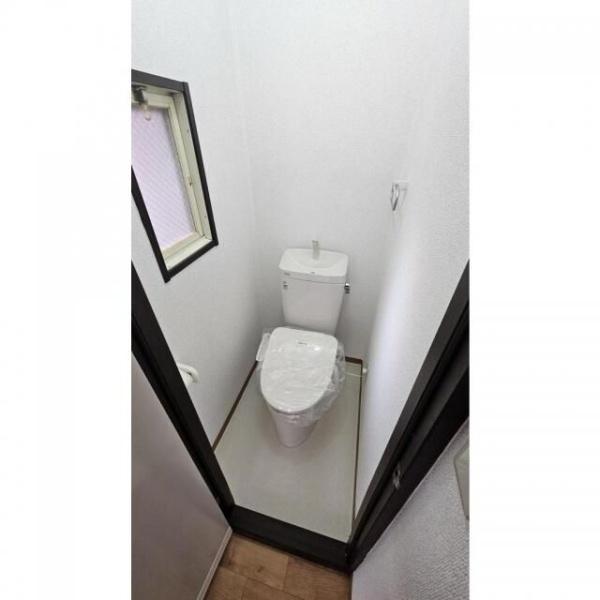 横浜市鶴見区鶴見中央3丁目のアパート(トイレ)