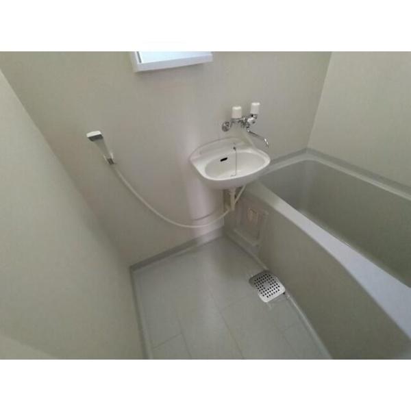 川崎市中原区新城中町のアパート(バス)