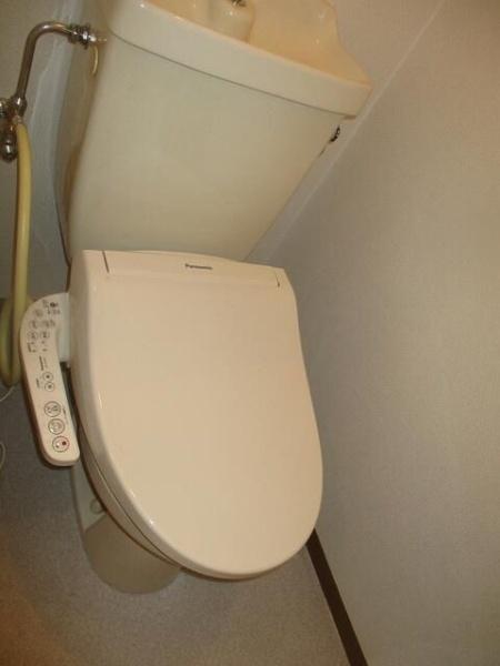 横浜市港北区岸根町のアパート(トイレ)