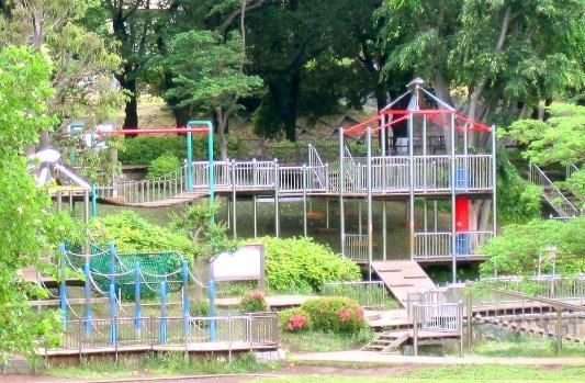 横浜市港北区岸根町のアパート(岸根公園)