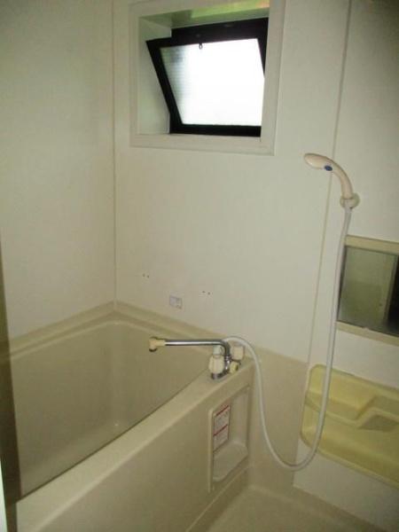 横浜市港北区岸根町のアパート(バス)