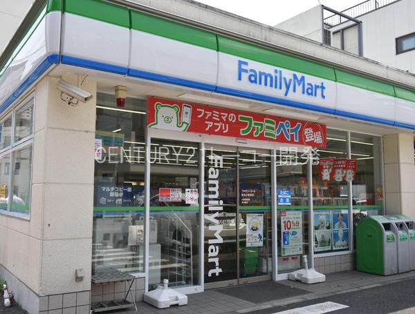 川崎市中原区上丸子山王町2丁目のマンション(ファミリーマート新丸子駅東店)