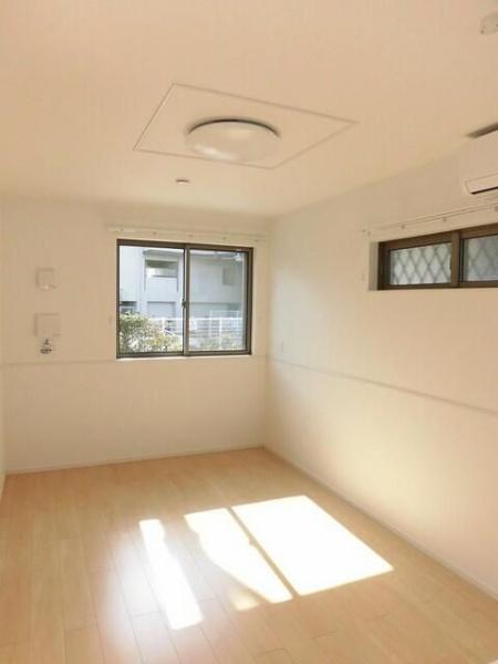 川崎市高津区新作３丁目のアパート