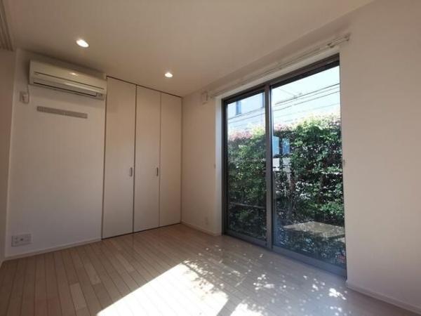 目黒区柿の木坂１丁目のアパート