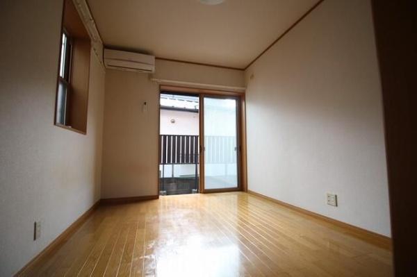 川崎市多摩区登戸新町のアパート