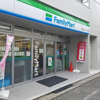 世田谷区上馬２丁目のアパート(ファミリーマート世田谷上馬一丁目店)