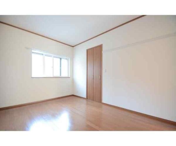 川崎市幸区小向西町４丁目のアパート