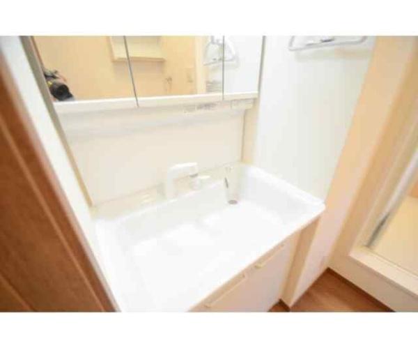 川崎市幸区小向西町４丁目のアパート