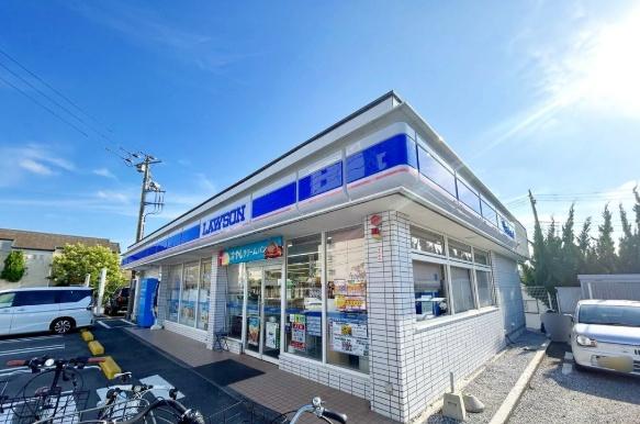 大和市つきみ野３丁目のアパート(ローソンつきみ野駅前店)