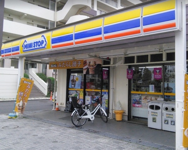 横浜市港北区下田町５丁目のマンション(ミニストップサンヴァリエ日吉店)