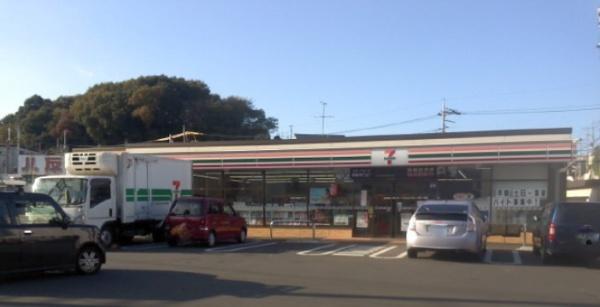横浜市神奈川区羽沢町のマンション(セブンイレブン横浜八反橋店)