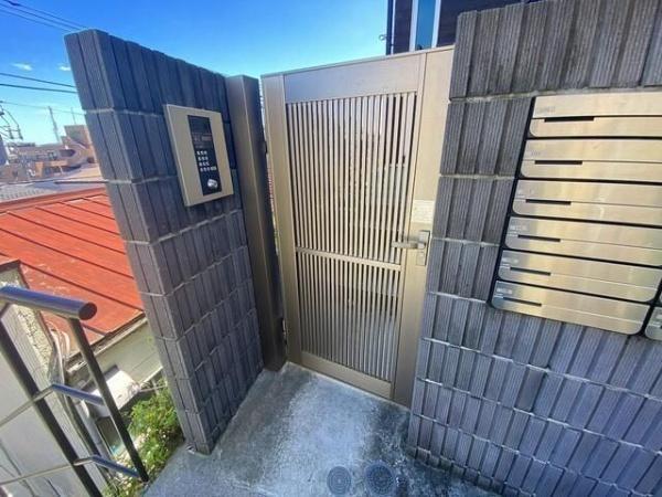横浜市鶴見区諏訪坂のアパート