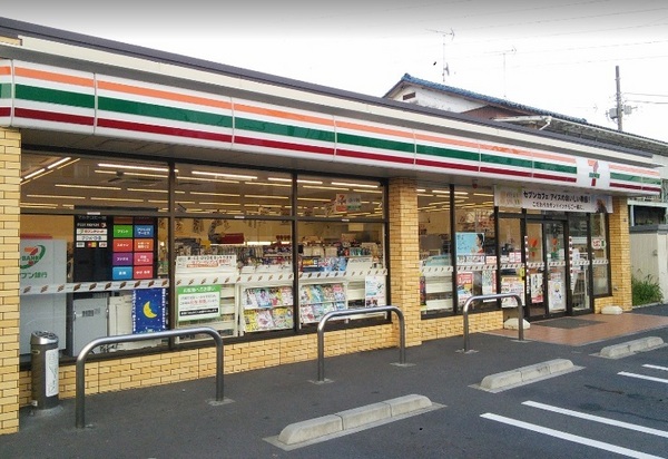 横浜市鶴見区駒岡２丁目のマンション(セブンイレブン横浜駒岡3丁目店)