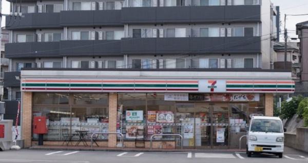横浜市神奈川区松見町４丁目のアパート(セブンイレブン横浜松見町3丁目店)