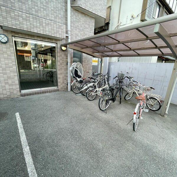 川崎市高津区新作３丁目のマンション