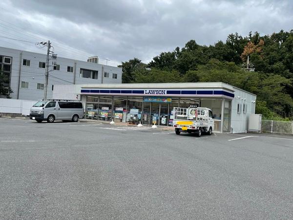 オクトス湘南茅ヶ崎ヴィスタヒル(ローソン茅ヶ崎殿山公園入口店)