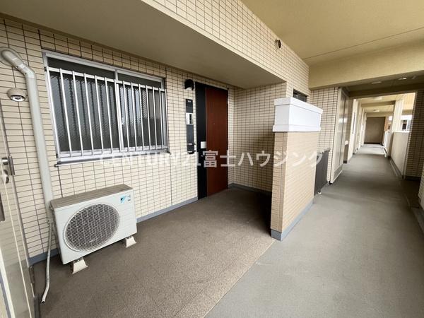 ガーデンアソシエK棟(エントランス)