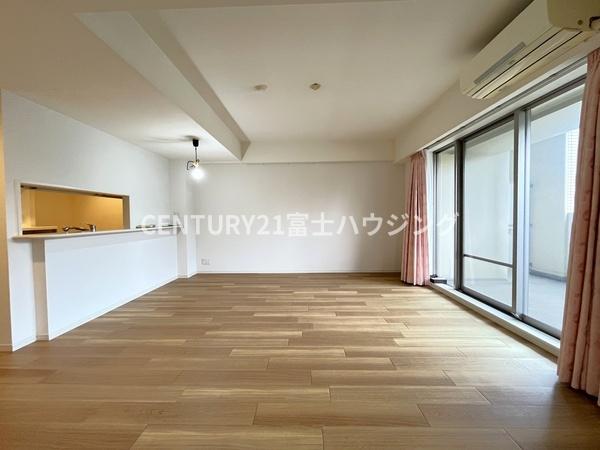 ガーデンアソシエK棟(リビング)