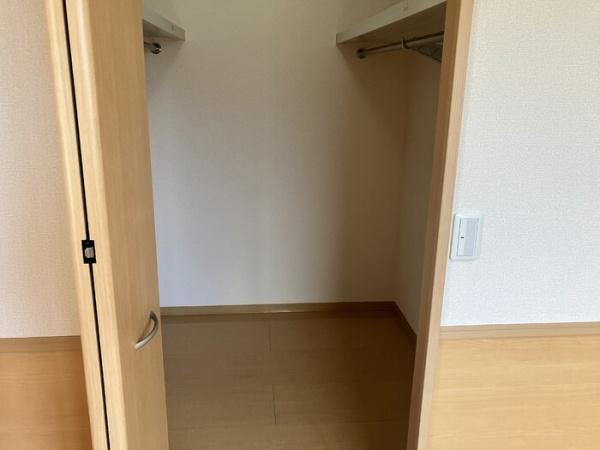 アンソレイエ　西館