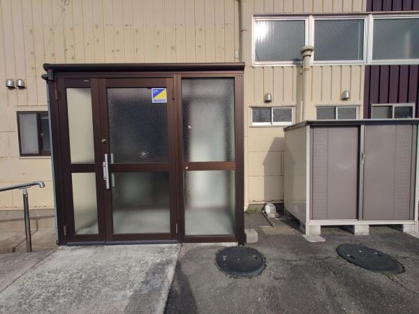 石巻市南中里３丁目の店舗（建物一部）