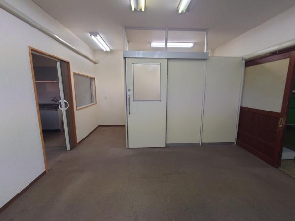 石巻市南中里３丁目の店舗（建物一部）