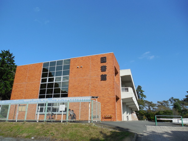 石巻市日和が丘1丁目の貸家(石巻市図書館)