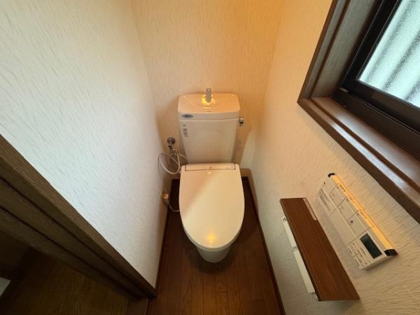 枚方市南中振1丁目の貸家(トイレ)