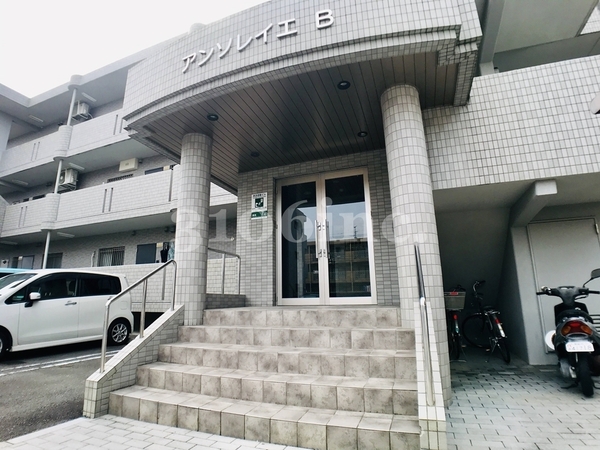 アンソレイエB(エントランス)