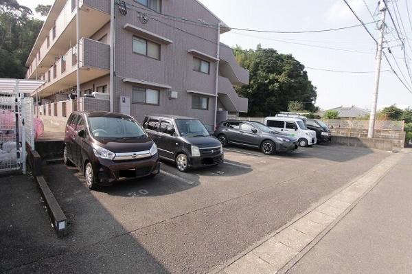 コーポアトレイユ(駐車場)
