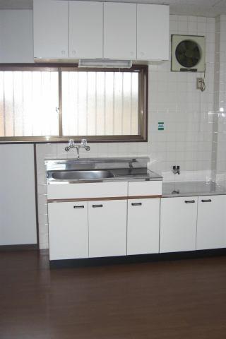 宮崎市船塚３丁目のアパート
